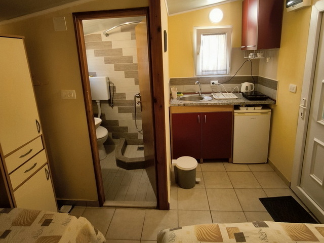 Kuhinja & Kupatilo / Kitchen & Bathroom